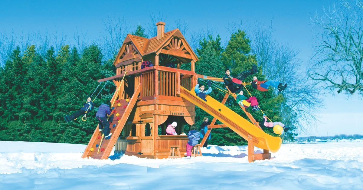 How To Choose an Outdoor Playset Your Kids Will Love