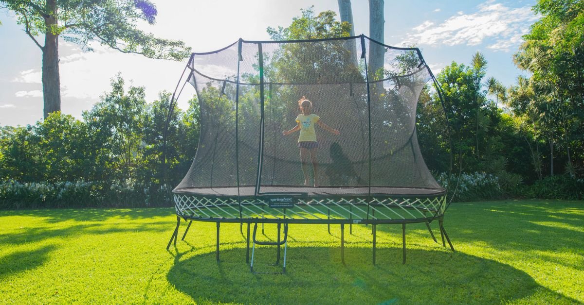 7 Tips for Keeping Birds and Leaves Off Your Trampoline